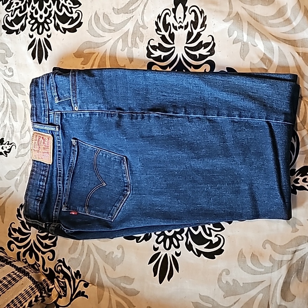 Women's Levi's jeans